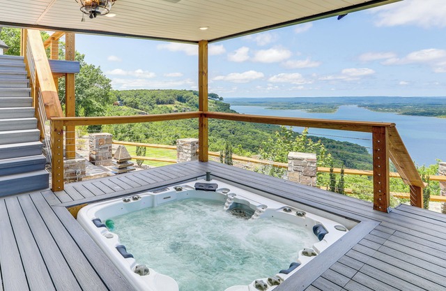 Luxe Home w/Panoramic Greers Ferry Lake Views