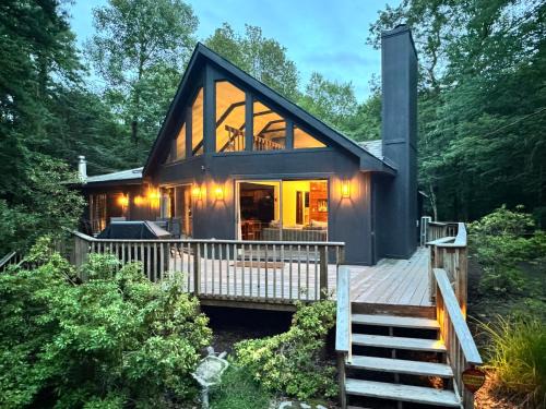 Luxe Lake Harmony Home, Game Room, Firepit, Deck