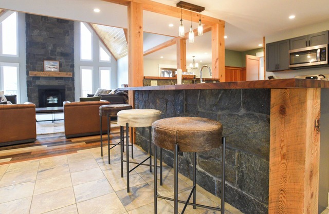 Luxe Mountain Retreat : Minutes to Stowe and Elmore : Family Friendly :