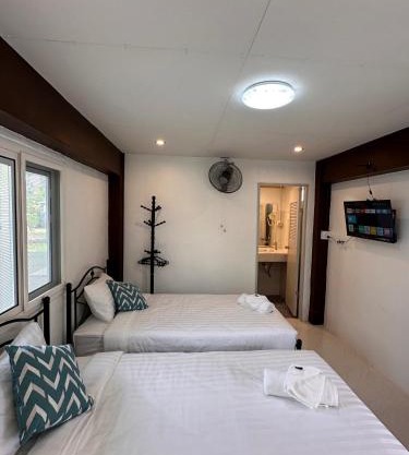 Luxe Nan Twin Bed Room