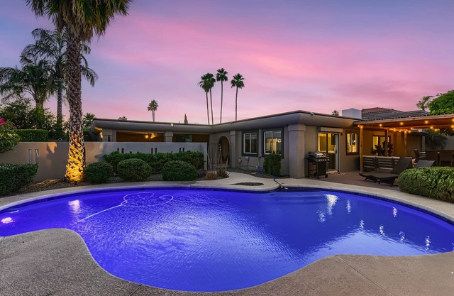 Luxe Oasis Mins to Old Town, Golf, Casino, Spring Training + Heated Pool & Span