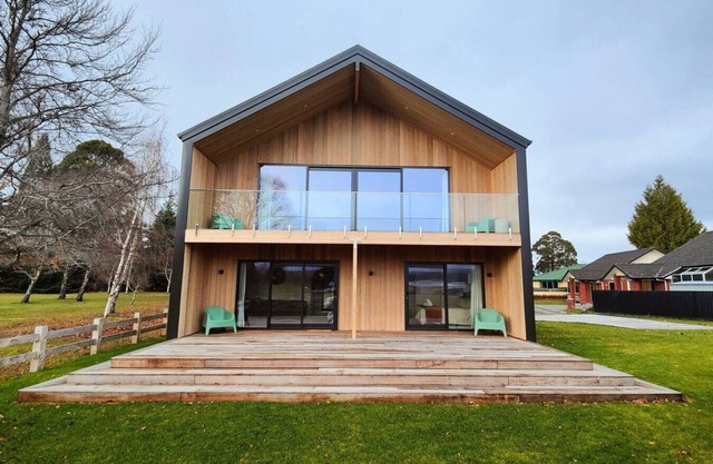 Luxe on the Lake Front