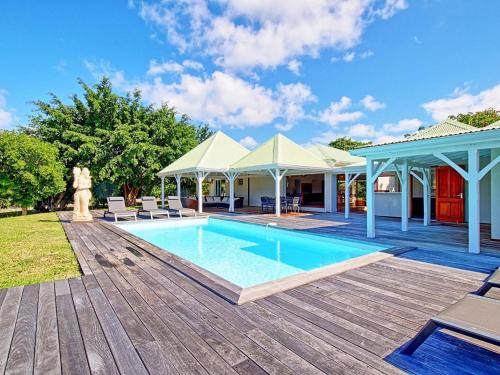 Luxueuse Villa avec Piscine Privée et Jardin dans un Cadre Sécurisé à Terres Basses, Marigot - FR-1-734-12