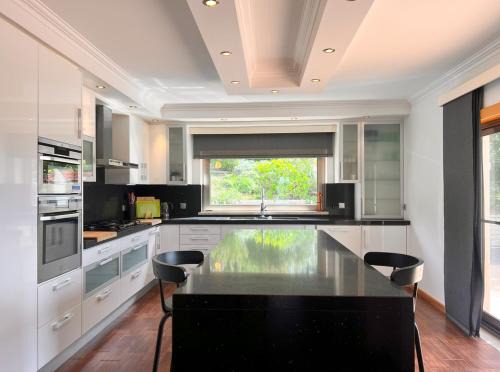 Luxuosa Vila Alvorninha