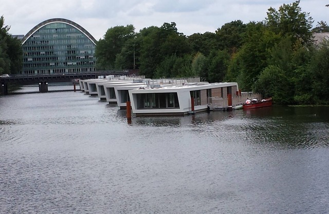 Luxury houseboat centrally in Hamburg with a clear view