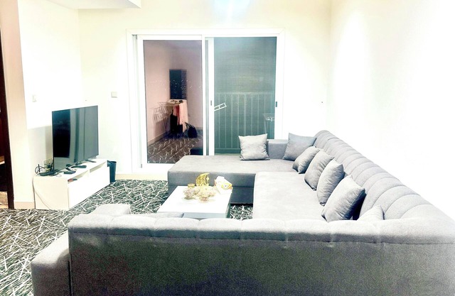 Luxurious 1-bedroom apartment in a prime location close to Dubai airport