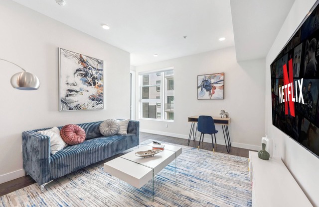 Luxurious 1bd apt in Hollywood w/Free Parking, Pool, Gym