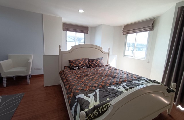 Luxurious 2 Bedroom condo next to MRT