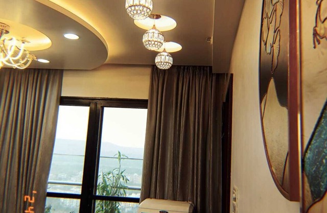Luxurious 2-bedroom flat, 5 sitter Recliner sofa, WiFi, modern amenities in Pune