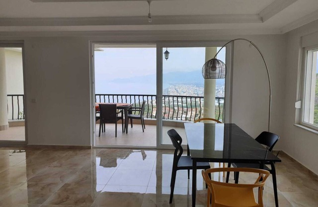 Luxurious 2 bedroom penthouse with amazing view!