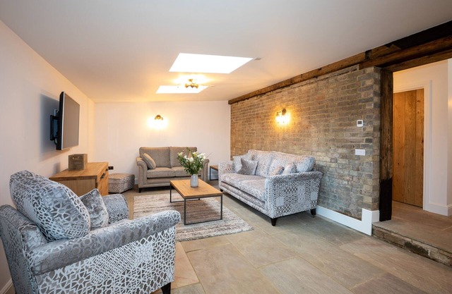 Luxurious 3-bedroom rustic barn conversion