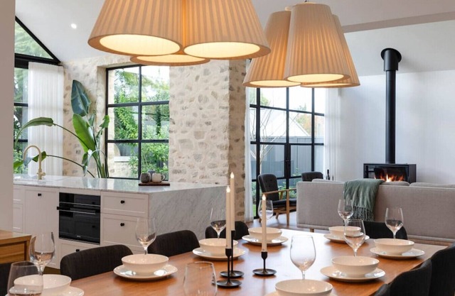 Luxurious 4BR 2 BTH light filled whole executive home