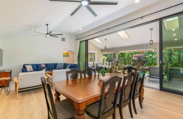 Luxurious 4BR/3.5BA House: AC, Short Walk To Beach