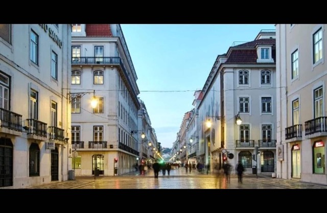 Luxurious 5-Bedroom City-Center Apartment with 4 Balconies –Perfect Large Groups