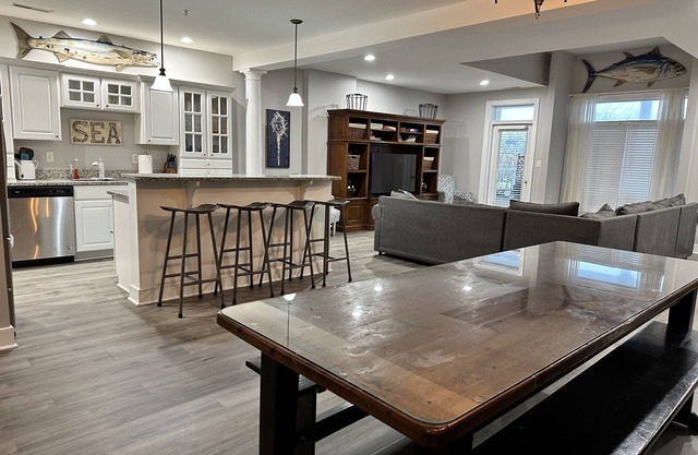 Luxurious 5BR 5BA Ocean side condo steps from the beach!