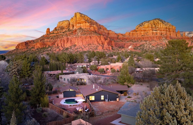 Luxurious 5br Retreat w/Heated Pool + Stunning Views!