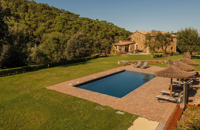 Luxurious 7 bedroom villa with garden and pool in Girona
