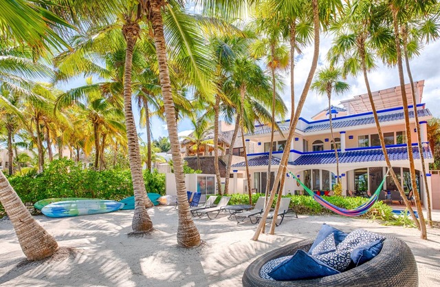 Luxurious and elegant beachfront villa featuring comfort and elegance!