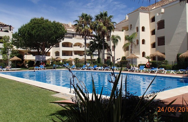 Luxurious apartment on the most beautiful beach in Marbella, gardens with pool