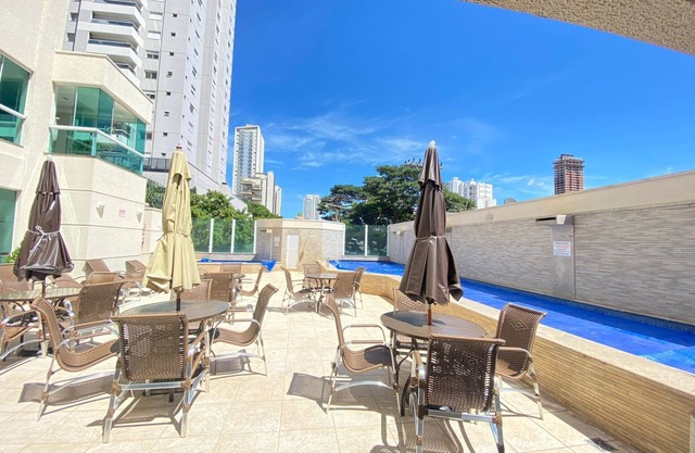 LUXURIOUS 2-BEDROOM APARTMENT - EXCELLENT LOCATION WITH 3 AIR CONDITIONERS