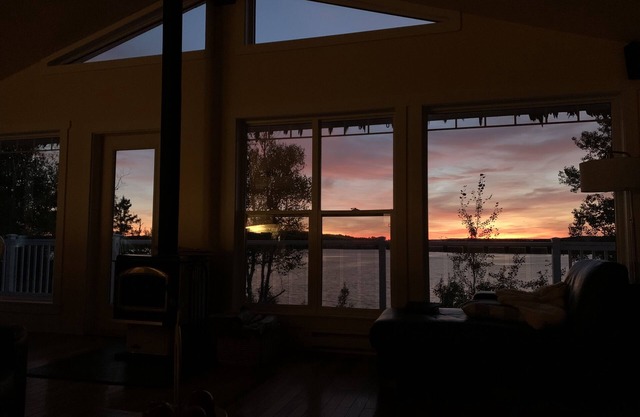 Luxurious cottage with sauna, fireplace and wharf