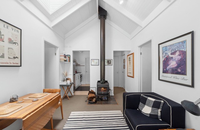 Luxurious Cottage with Valley Views & Cozy Fireplace. THA Award Winner 2025.