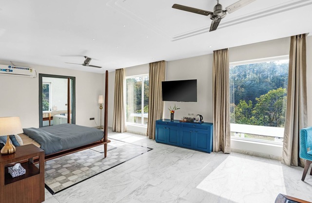 Luxurious forest view quaint resort 10 bedrooms in charming Rishikesh