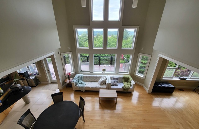 Luxurious Getaway Home with Scenic Views of the Halifax Harbor!