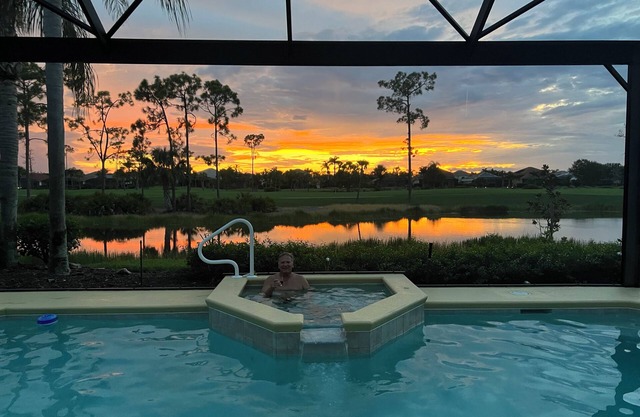 Luxurious golf home with pool in prestigious Colonial Country Club + Amenities