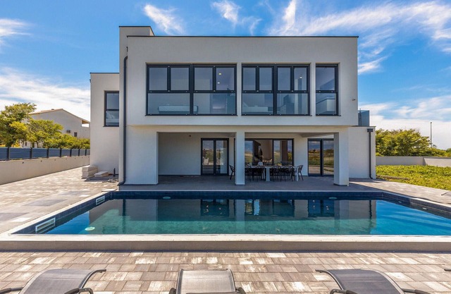 Luxurious home in Nin