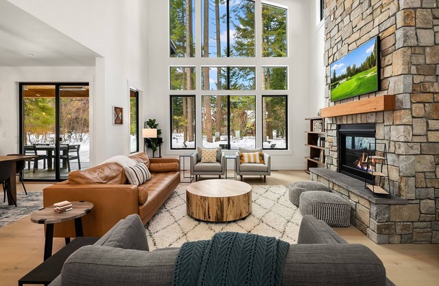 Luxurious Modern Mountain Estate! Hot Tub | Gas Fire Pit | Foosball and more!
