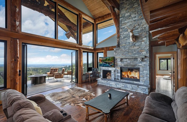 Luxurious Mountain View Paradise with Hot Tub