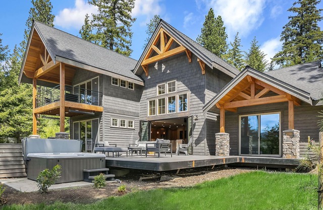 Luxurious Mountain Estate! Hot Tub | WiFi | Game Room and more!