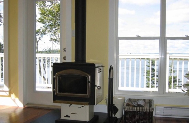 Luxurious retreat nestled on the shores of Southside Harbour