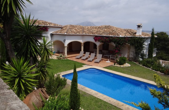 LUXURIOUS SEA VIEW VILLA IN THE TOSALET AREA