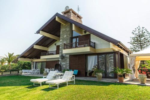 Luxurious Seafront Villa in Pefkohori