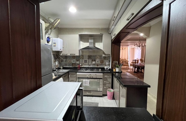 Luxurious , Secure Stay, Views & Prime Location