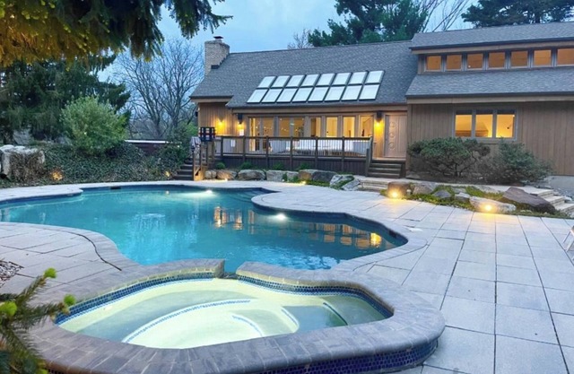 Luxurious Ski in-Ski Out Mnt. Creek/Hot tub/Tennis & Pickleball/Heated pool/Golf