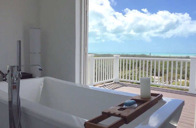 Luxurious & Spacious Estate, Sunset Ocean Views