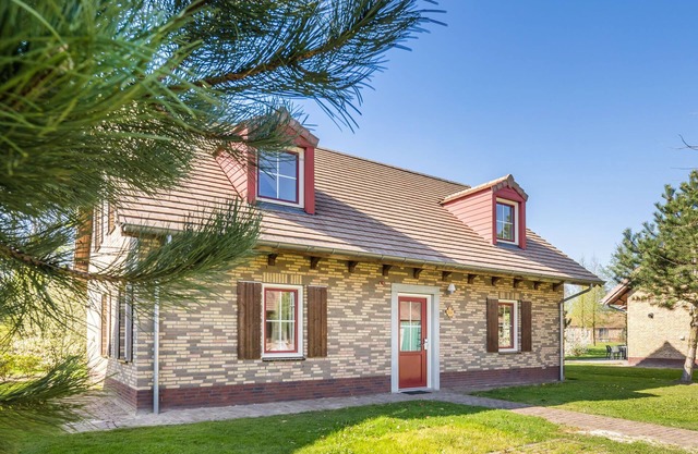 Luxurious Villa with Hot Tub and Sauna