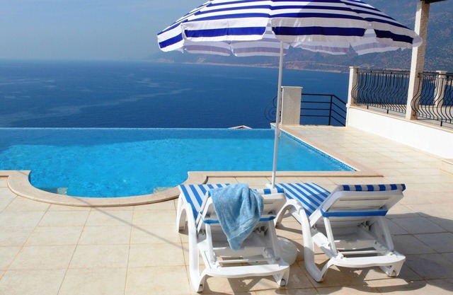 Luxurious villa with pool in a stunning location by the sea