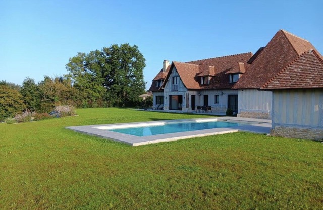 Luxurious villa with swimming pool for 8 people near Deauville in Normandy