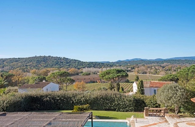 Luxurious villa with vineyard views, swimming pool and petanque court