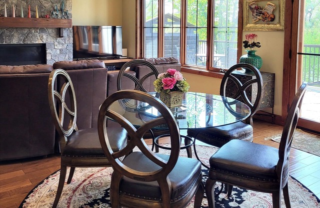 Luxurious Waterfront Villa & Cottage House, Niagara Falls, Ontario