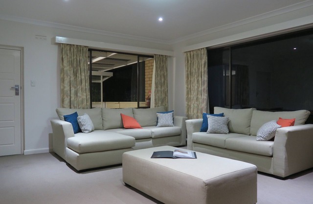 Luxuriously Appointed, Spacious and Private. Just 5 Minutes From Lake Tyrrell