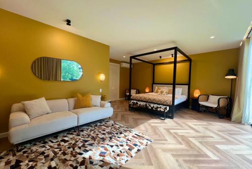 Luxury 1-Bedroom Retreat on 10 Acres, near beaches