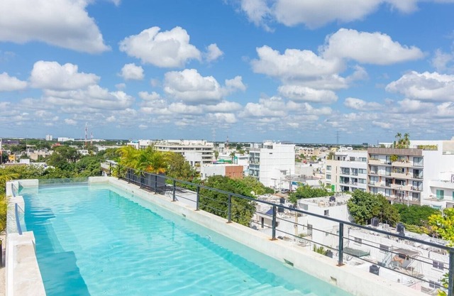 Luxury 1BD Condo 3 blk from 5th Ave W/PoolandParking