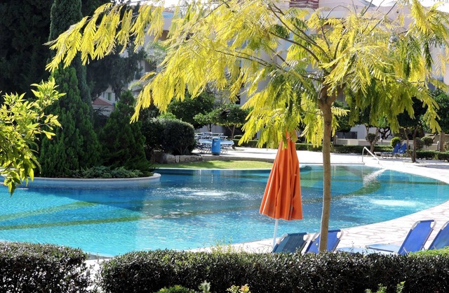 Luxury 1st Floor Apartment with Pool View