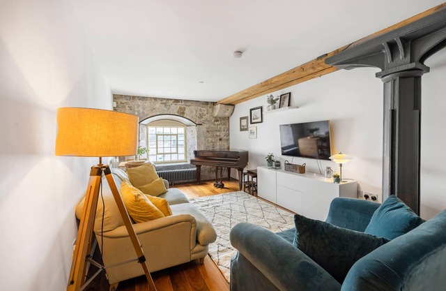 Luxury 2 bed Apt in historic Royal William Yard