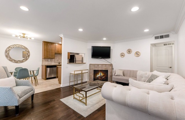 Luxury 2-Bedroom Condo in Studio City